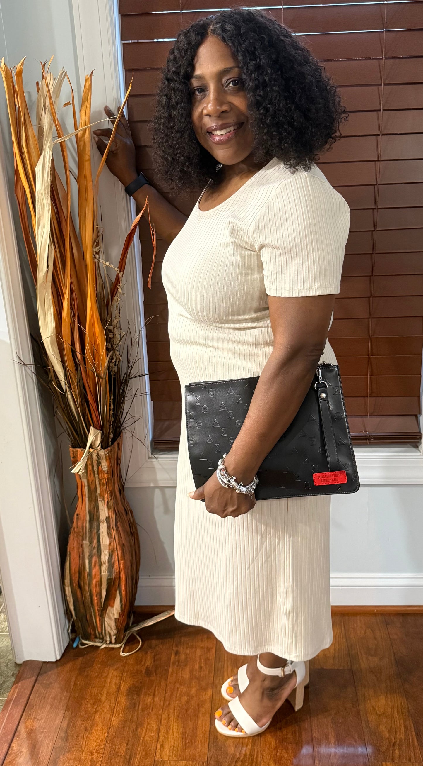 Delta Sigma Theta clutch or wristlet