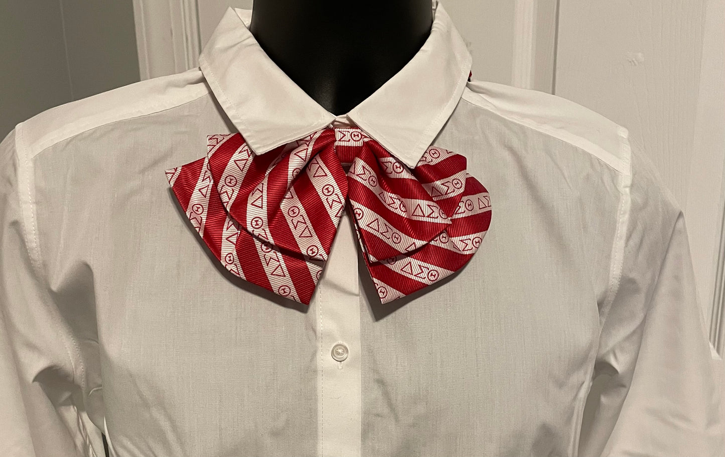 Delta Sigma Theta bow tie