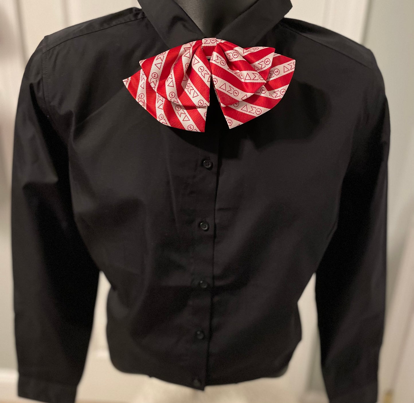 Delta Sigma Theta bow tie